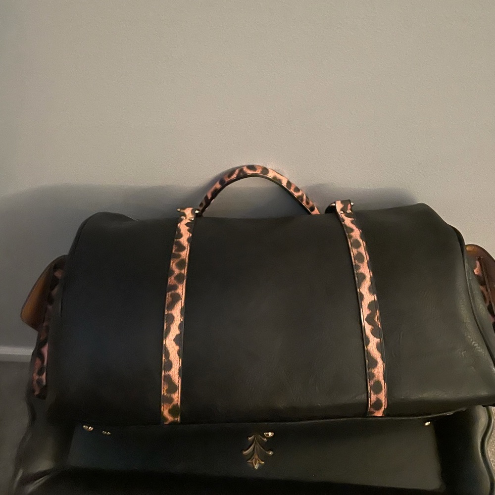 Leopard Duffle Bag - Picture 5 of 11